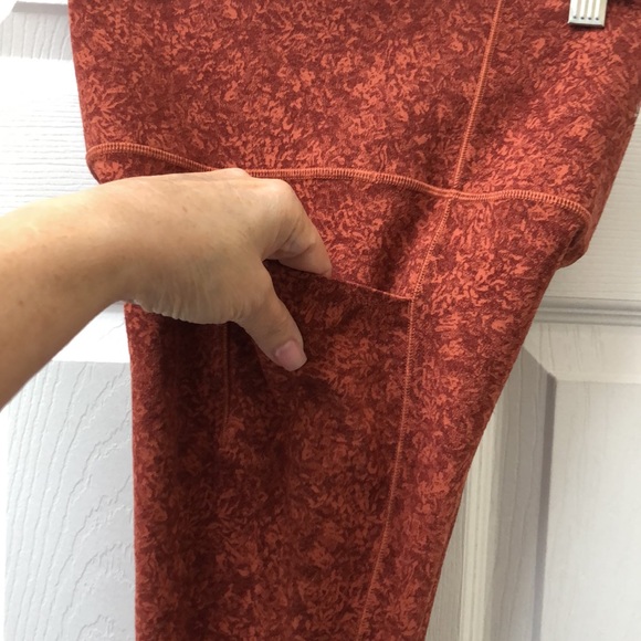 LIKE NEW! Athleta Salutation 7/8 Tight - Picture 9 of 12